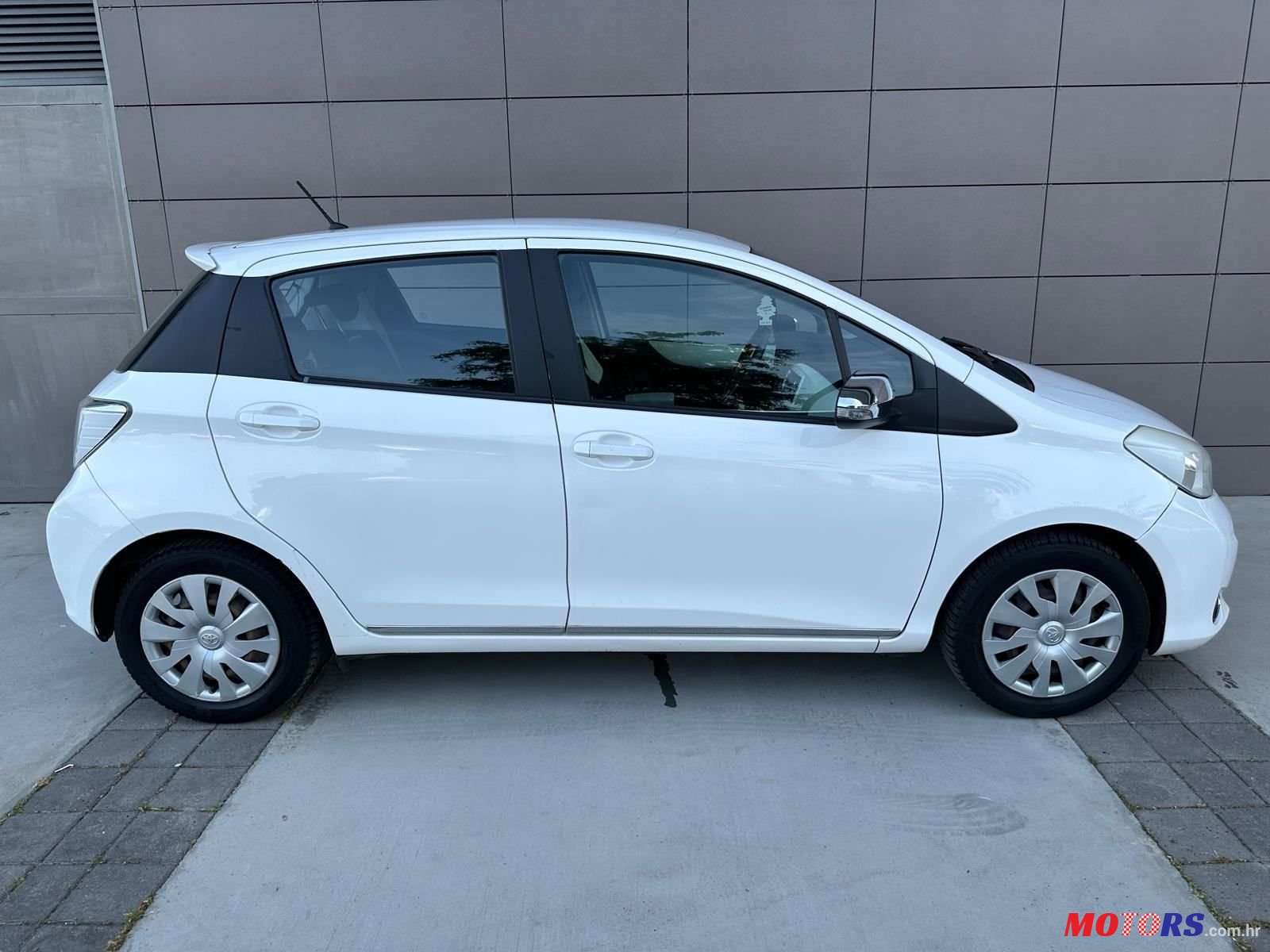 2013' Toyota Yaris 1.3 photo #6