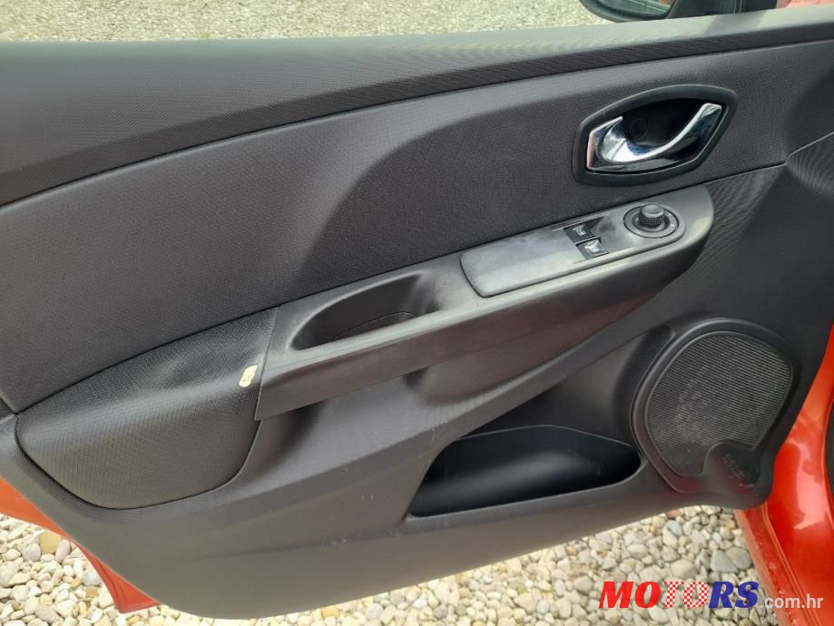 2015' Renault Clio Dci 90 photo #6