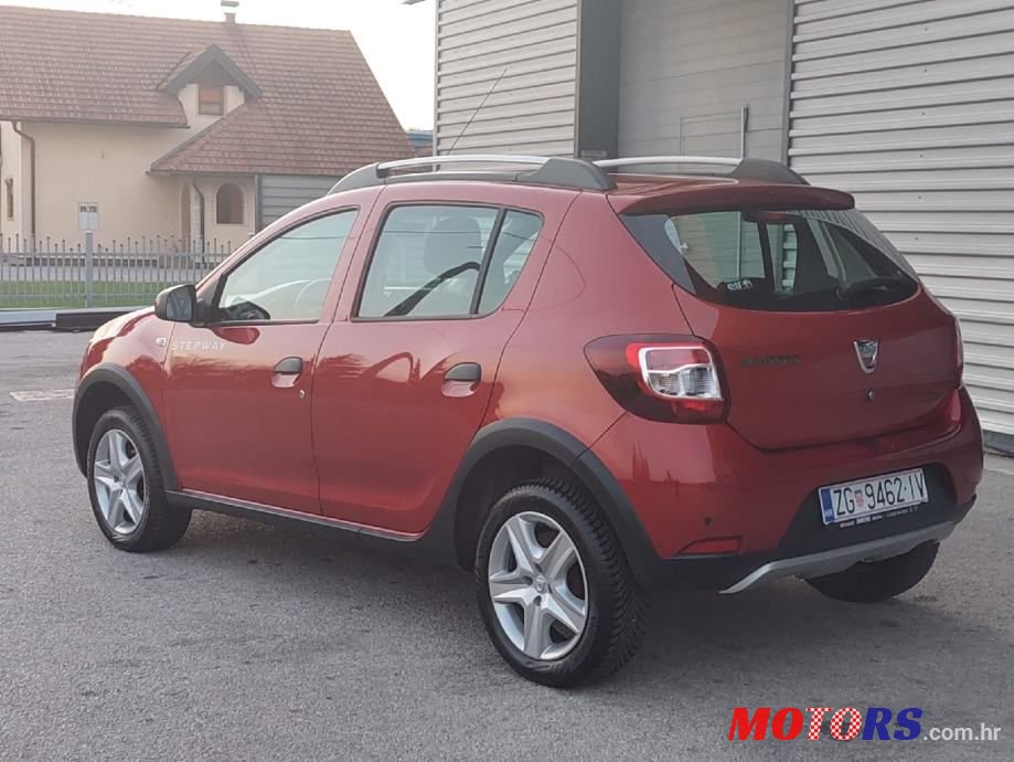 2014' Dacia Sandero photo #3