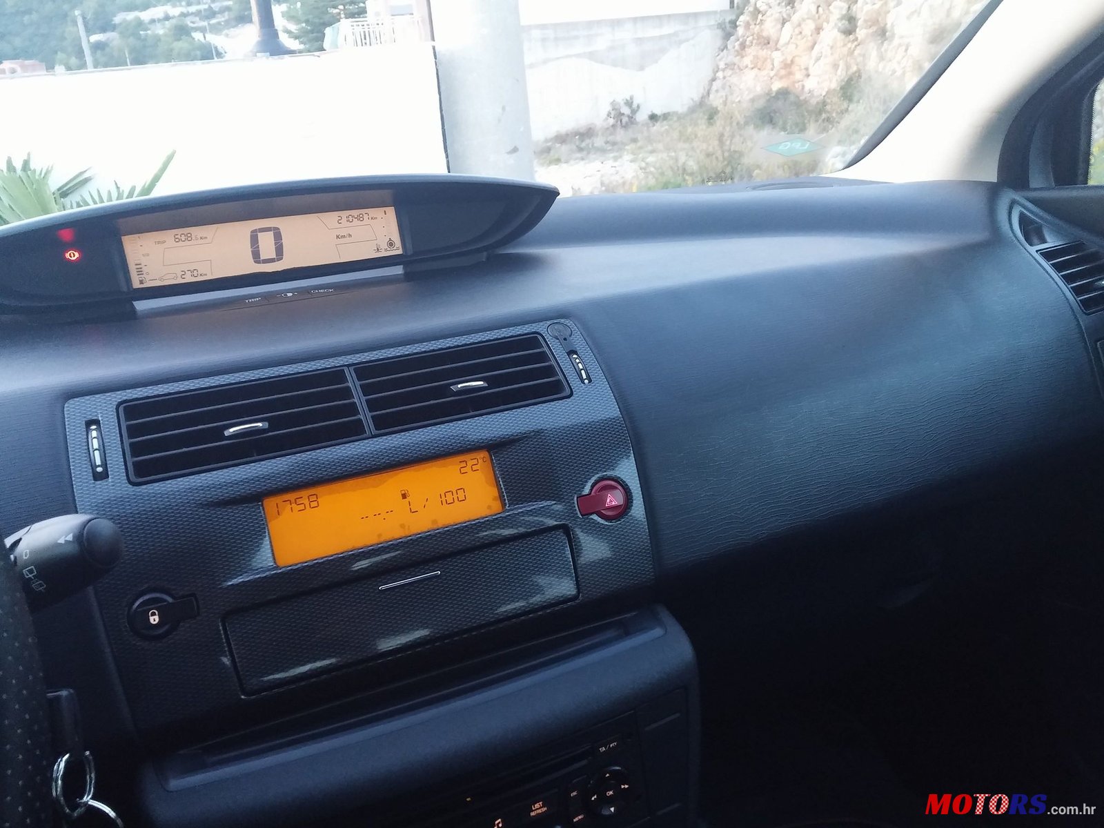 2007' Citroen C4 1.4 16V SX photo #1