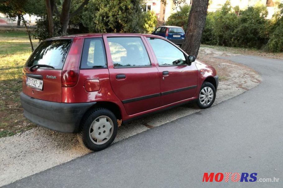 1999' Fiat Punto 55 photo #1