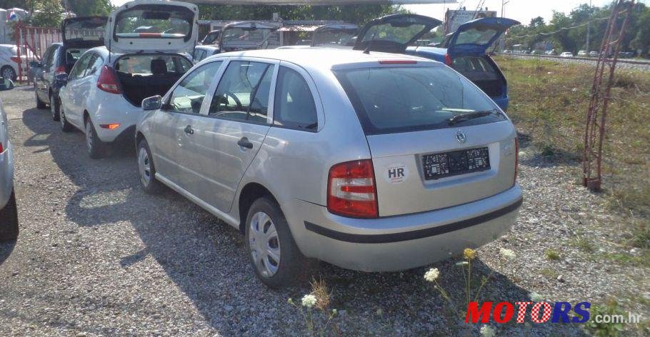 2005' Skoda Fabia Combi photo #2