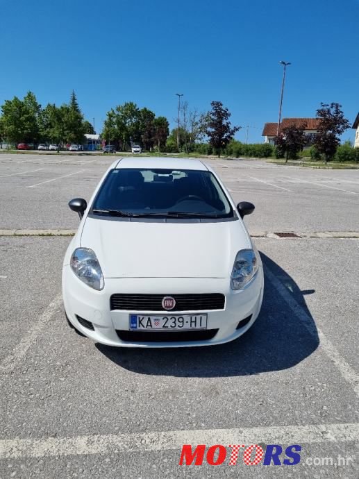 2010' Fiat Grande Punto 1,4 photo #2