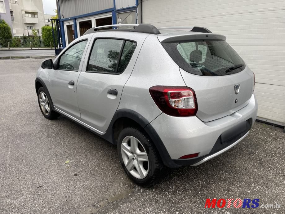 2016' Dacia Sandero photo #3