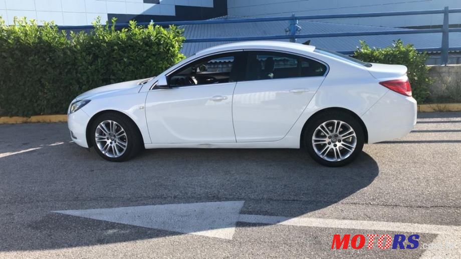 2011' Opel Insignia photo #1
