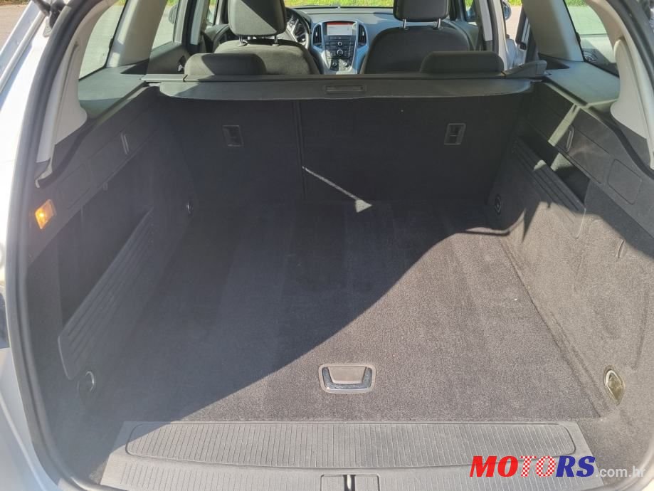 2016' Opel Astra Karavan photo #6