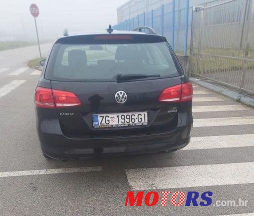 2011' Volkswagen Passat Variant photo #3