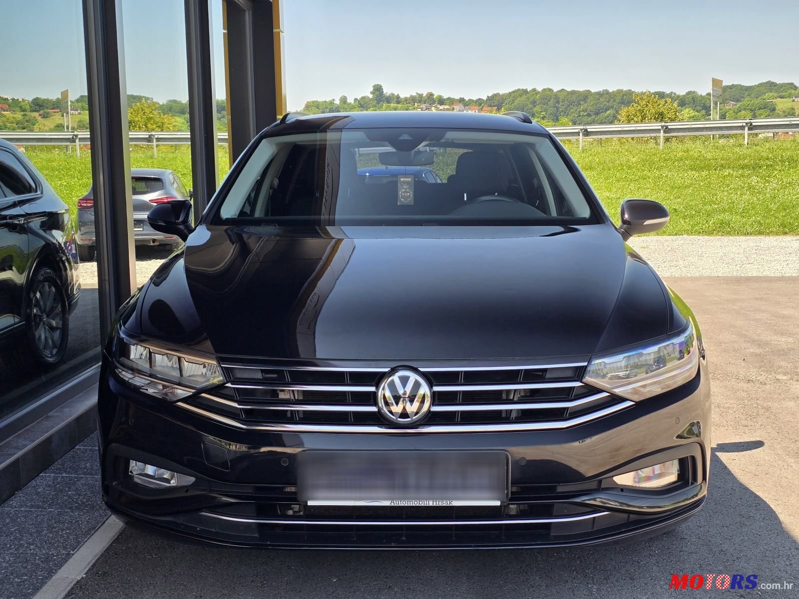 2020' Volkswagen Passat Variant photo #2