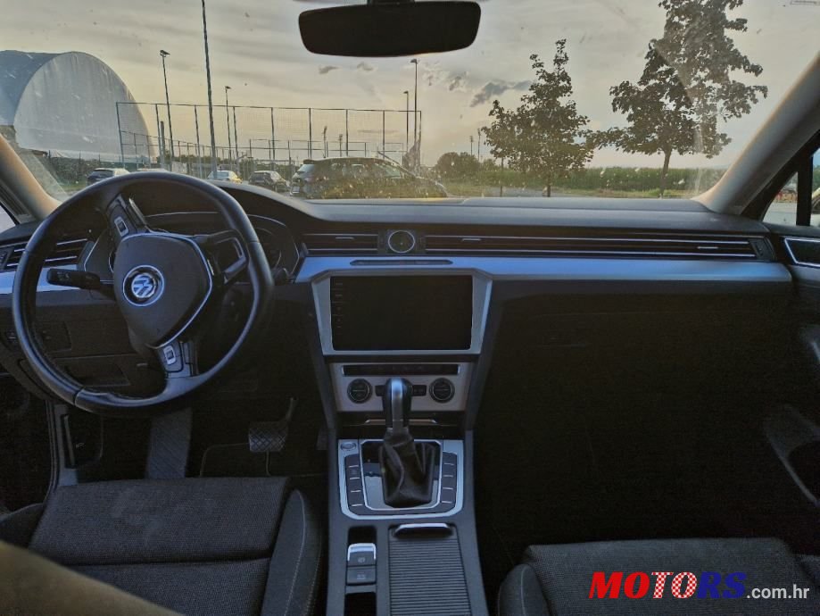 2019' Volkswagen Passat Variant photo #5