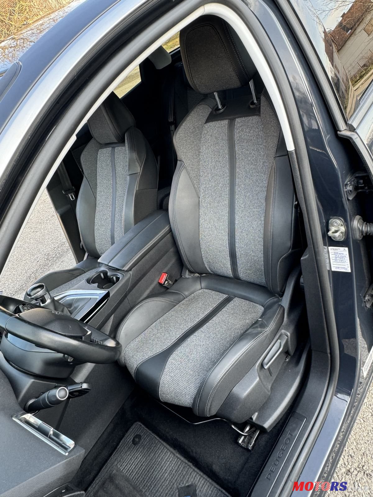 2018' Peugeot 3008 1,2 Puretech photo #5