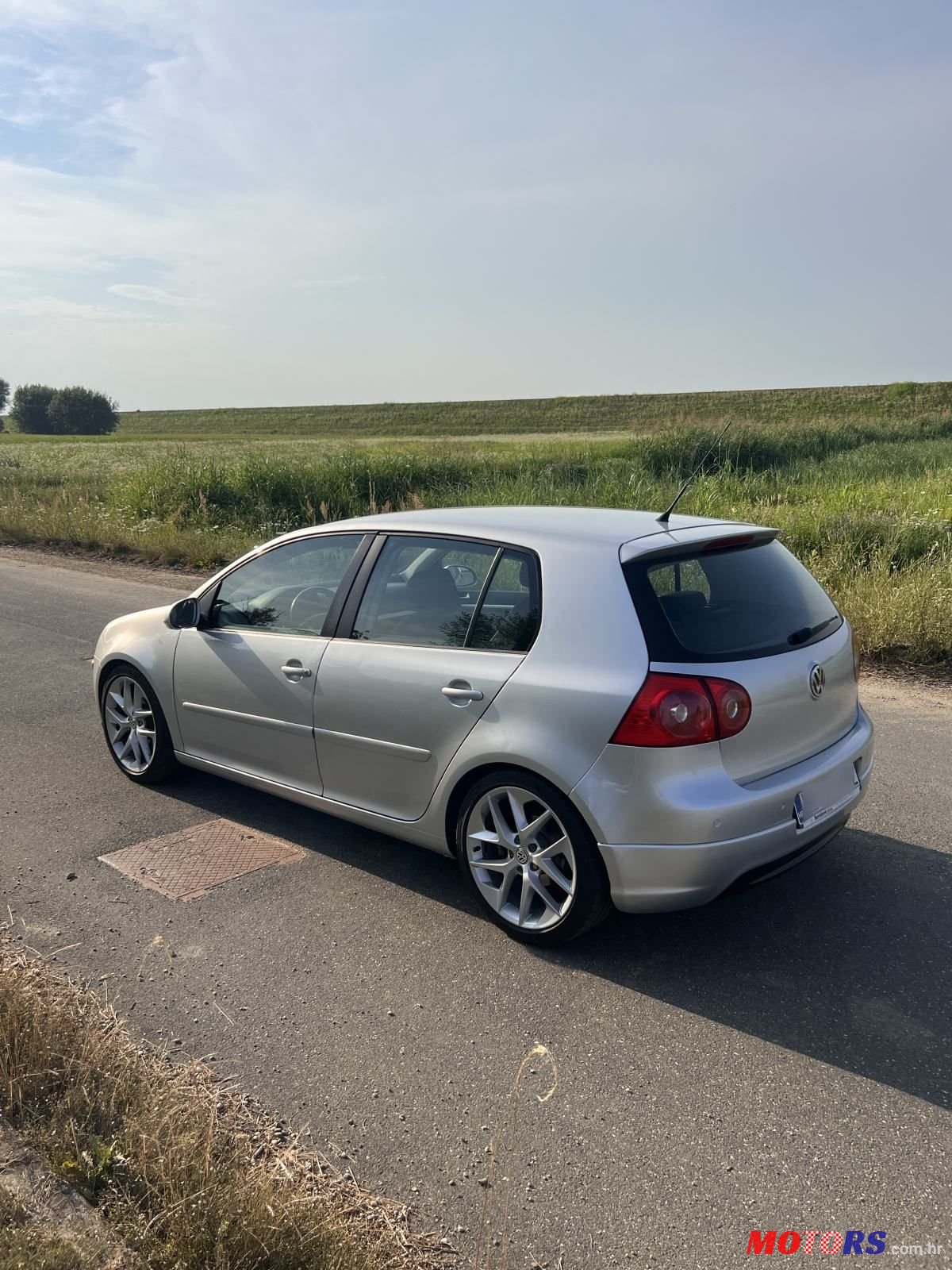 2008' Volkswagen Golf V 1,6 photo #1