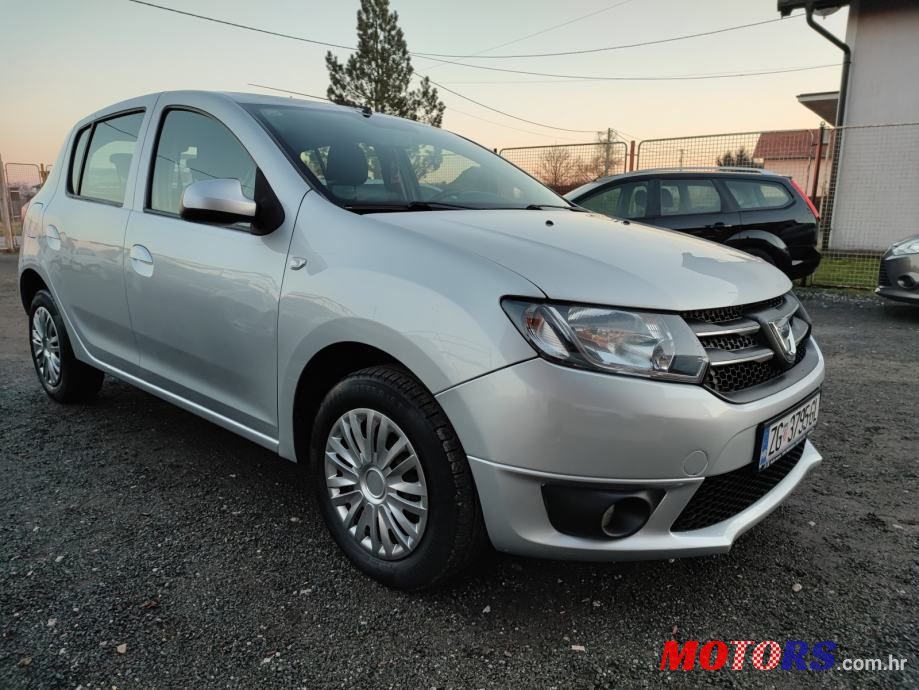 2014' Dacia Sandero photo #5