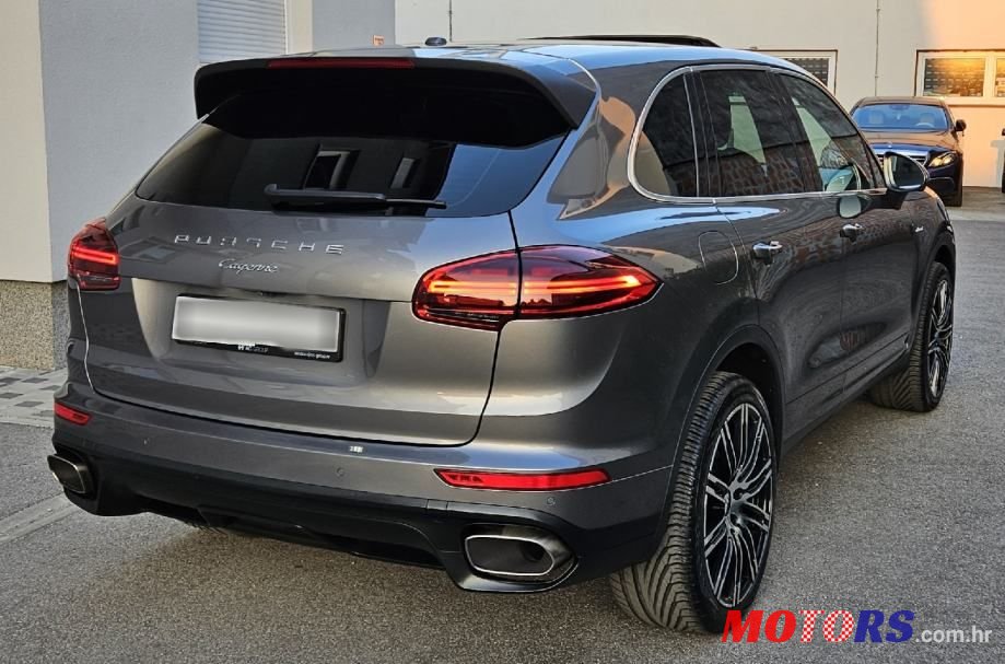 2017' Porsche Cayenne 3.0 D photo #3