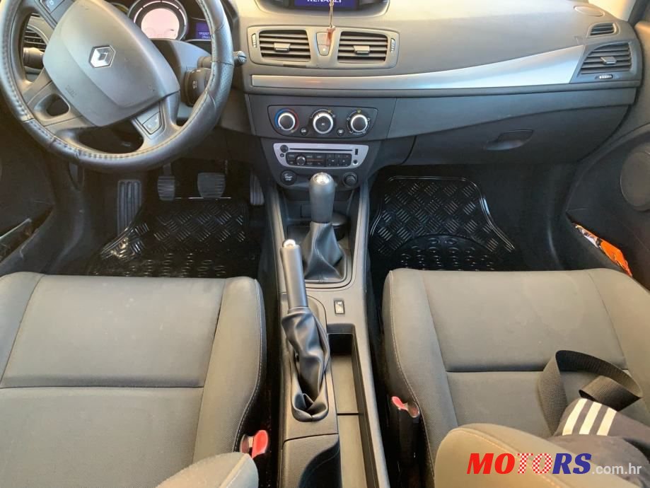 2012' Renault Megane Grandtour photo #4