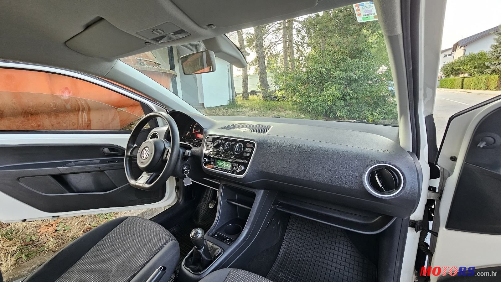 2013' Volkswagen Up! 1,0 Up! photo #6