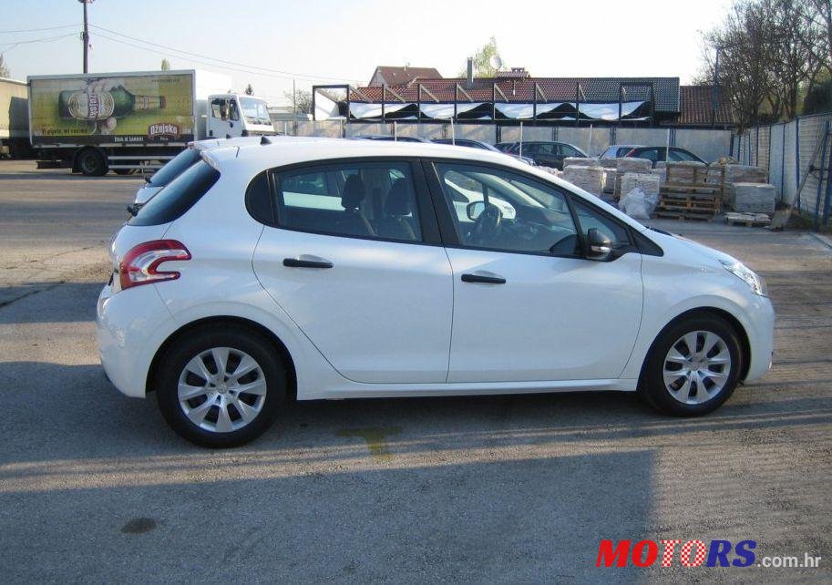 2014' Peugeot 208 1,4 Hdi photo #1