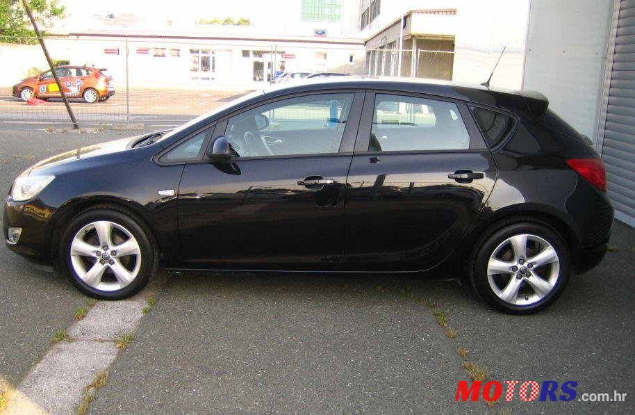 2010' Opel Astra 1,6 16V photo #1