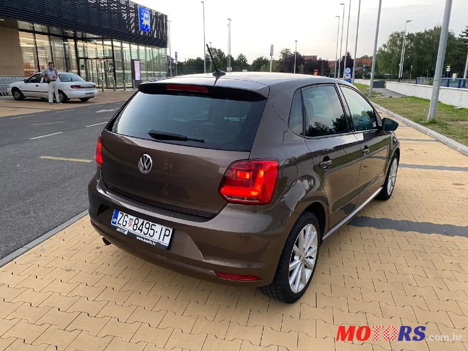 2015' Volkswagen Polo photo #4