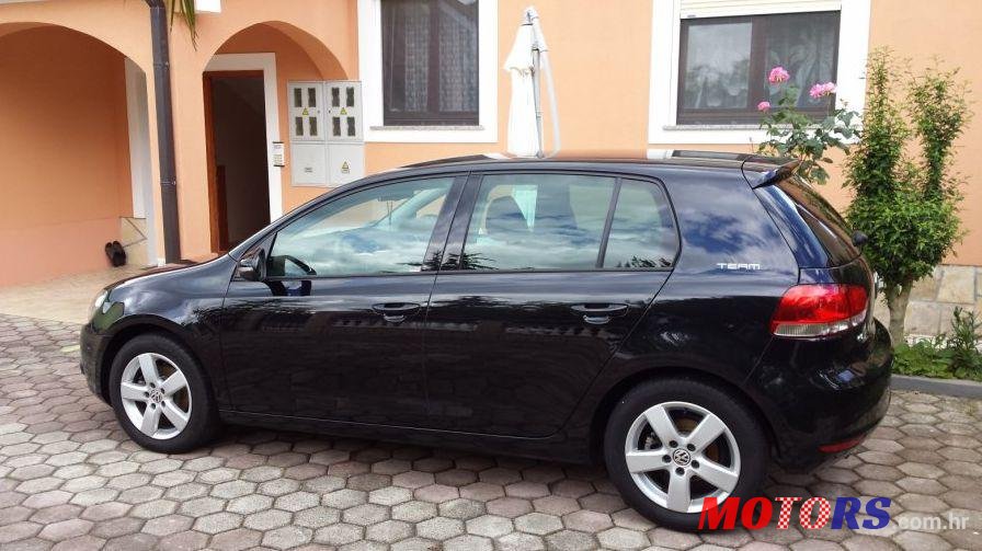 2010' Volkswagen Golf VI 1,6 Tdi photo #1