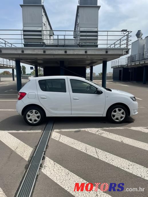 2014' Dacia Sandero photo #6