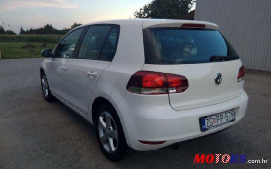 2010' Volkswagen Golf VI photo #2