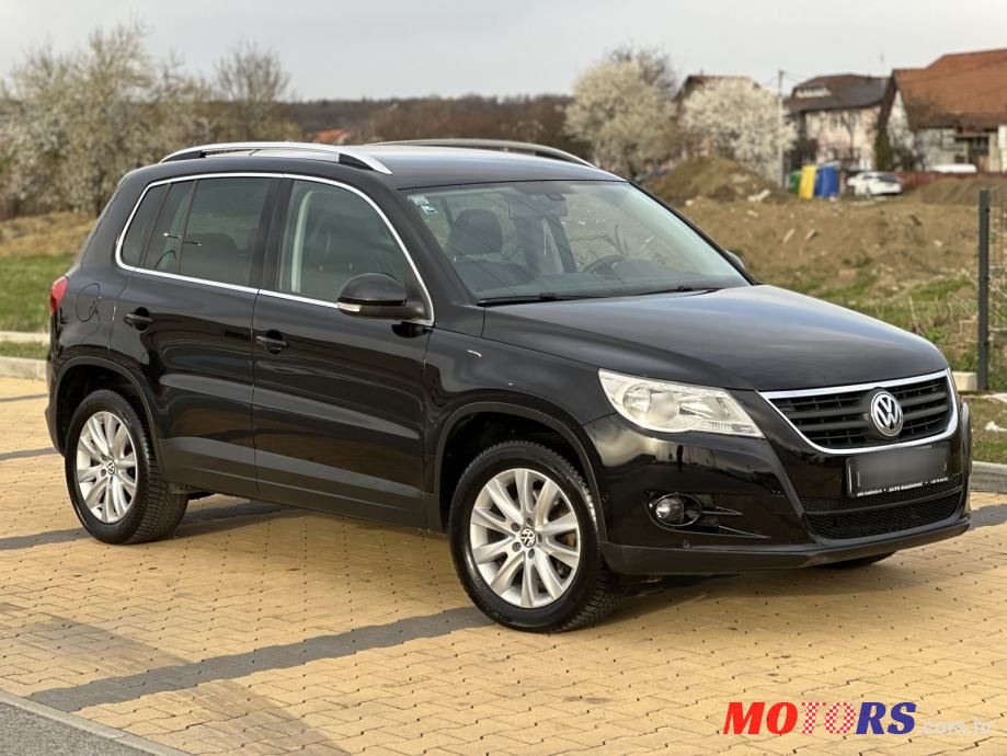 2010' Volkswagen Tiguan Sport photo #5