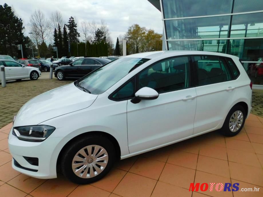 2015' Volkswagen Golf Sportsvan photo #2