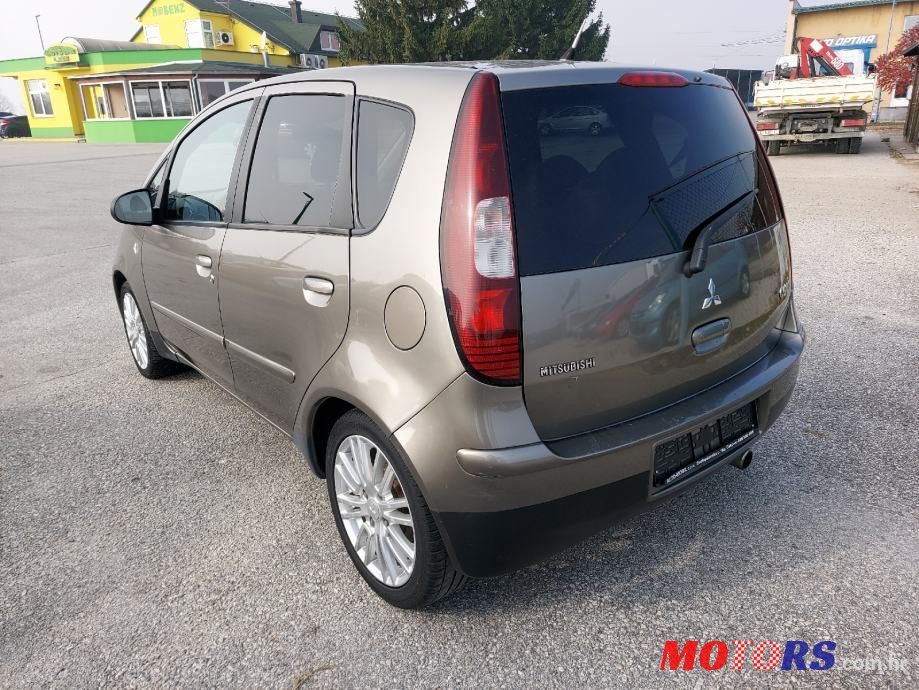 2008' Mitsubishi Colt photo #4