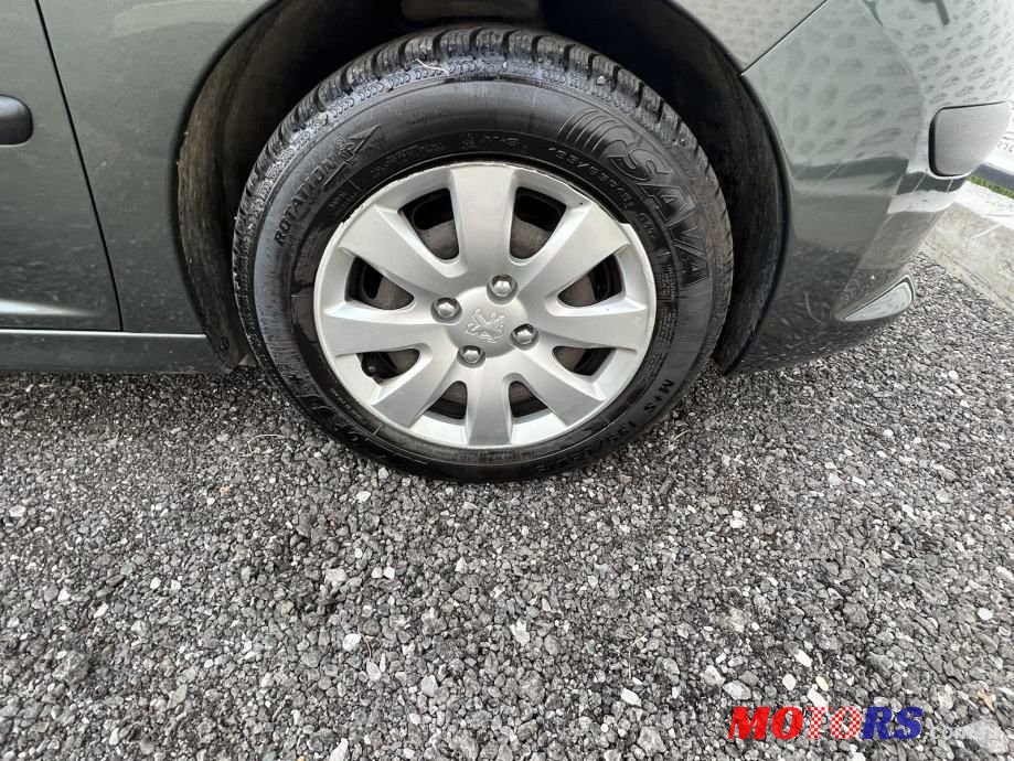 2009' Peugeot 207 1.4 Hdi photo #2