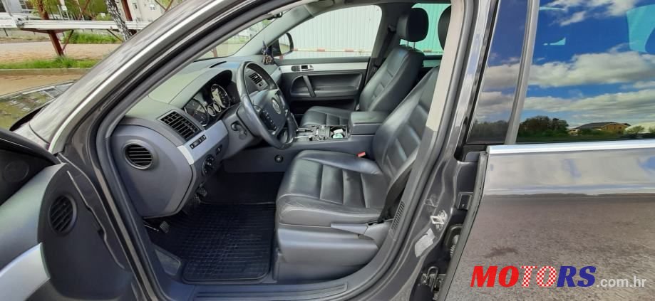 2007' Volkswagen Touareg photo #3