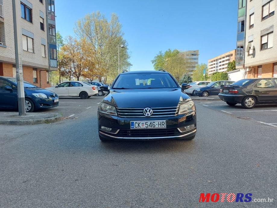 2011' Volkswagen Passat Variant photo #2
