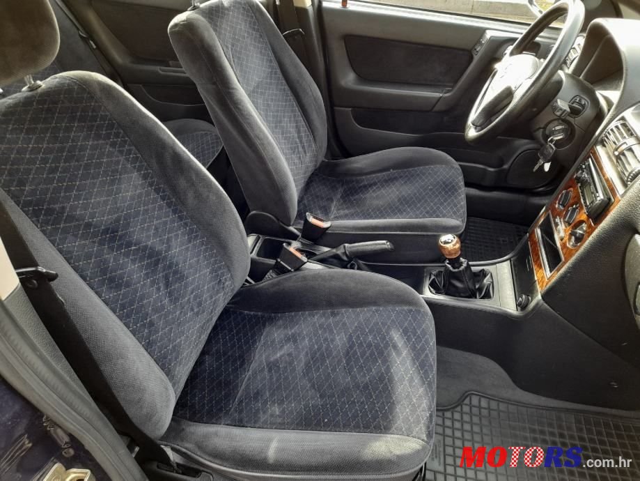 2000' Opel Astra 1,6 Cdx photo #3