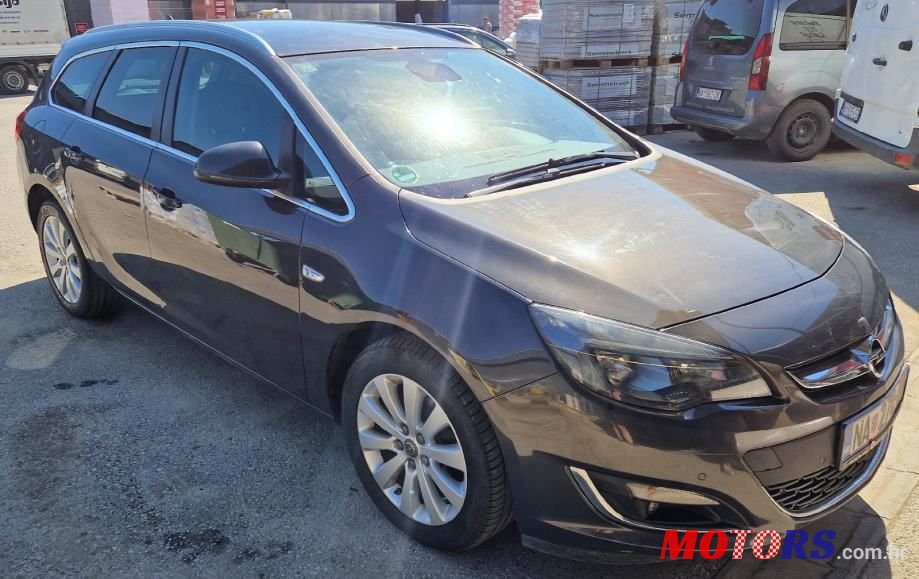 2015' Opel Astra Karavan photo #2