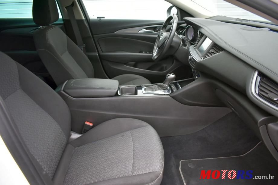 2018' Opel Insignia photo #5