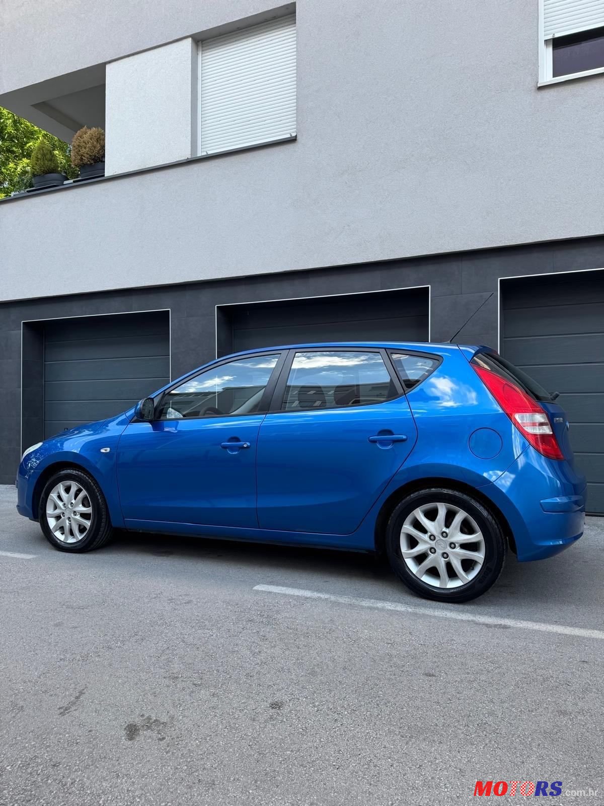 2009' Hyundai i30 1,6 photo #2