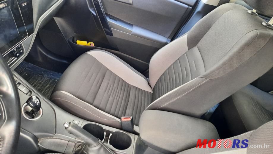 2016' Toyota Auris Karavan photo #5