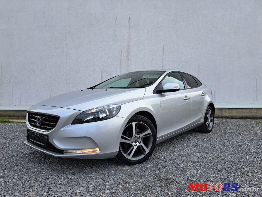 2015' Volvo V40 D2 photo #1