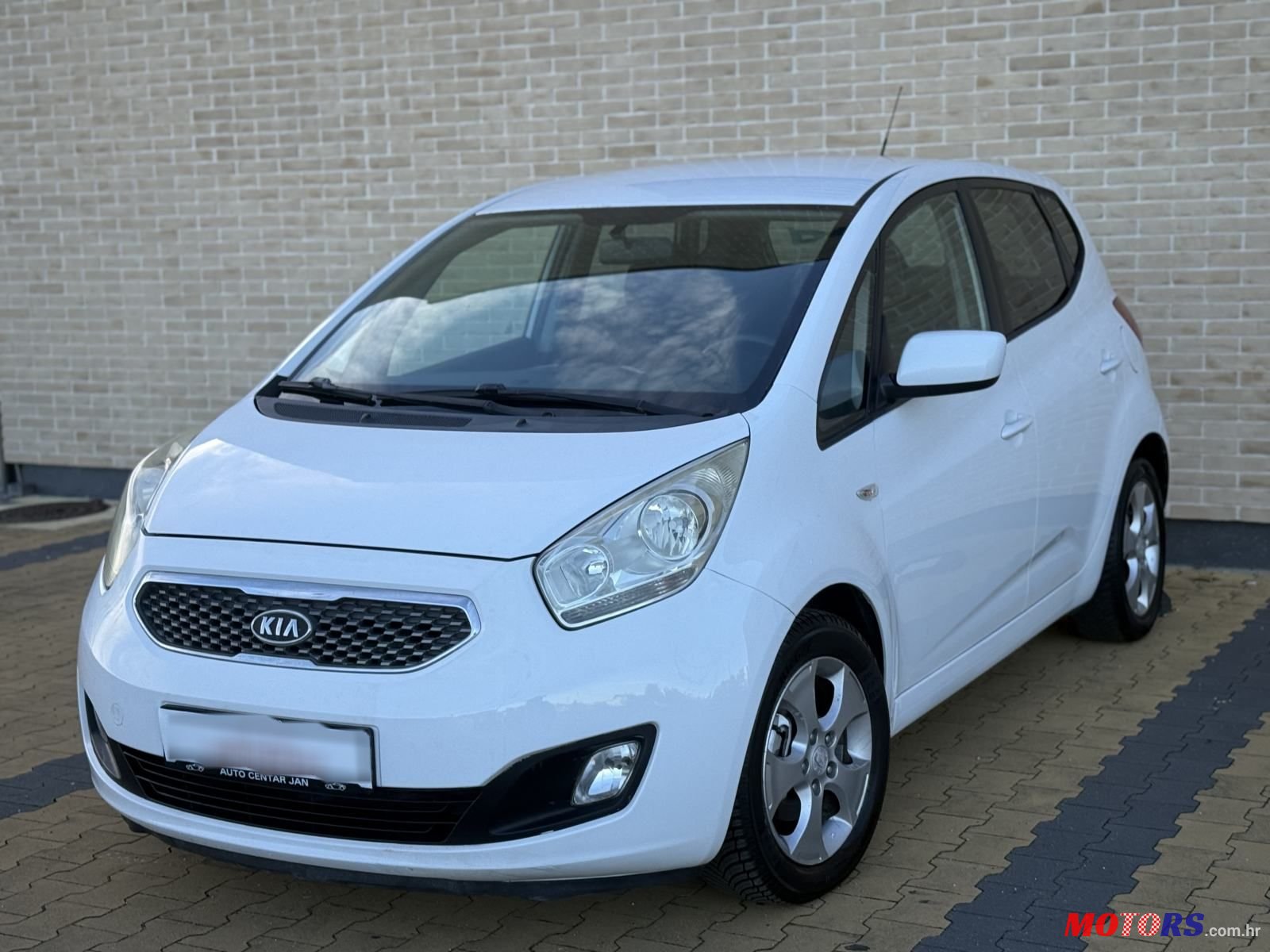 2010' Kia Venga photo #3