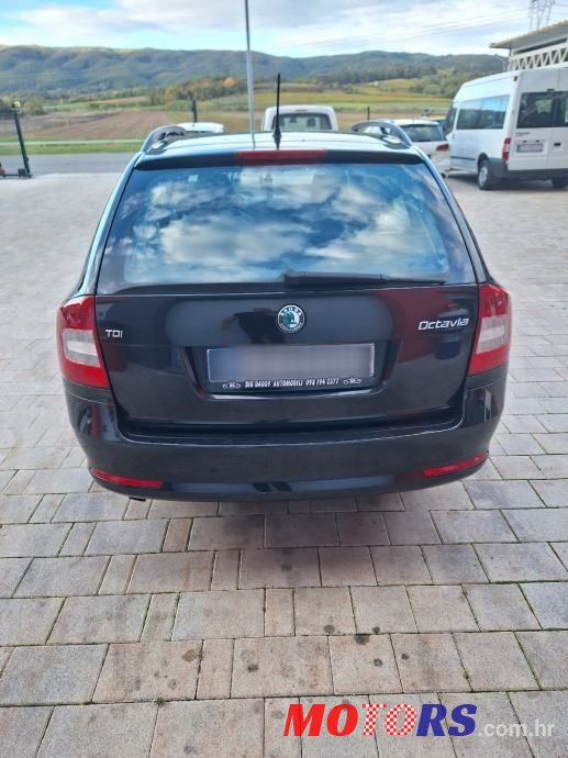 2012' Skoda Octavia Combi photo #6