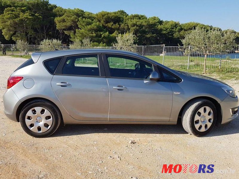 2013' Opel Astra 1.4 J photo #1