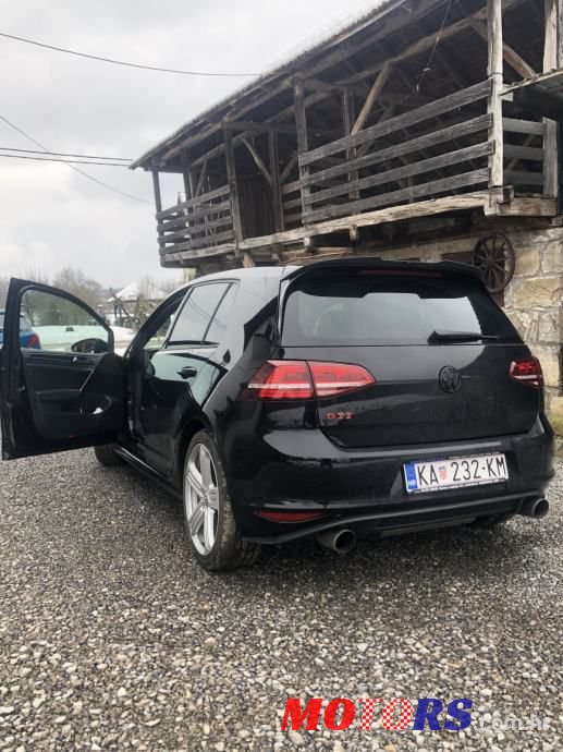 2013' Volkswagen Golf 7 2.0 Tsi photo #2