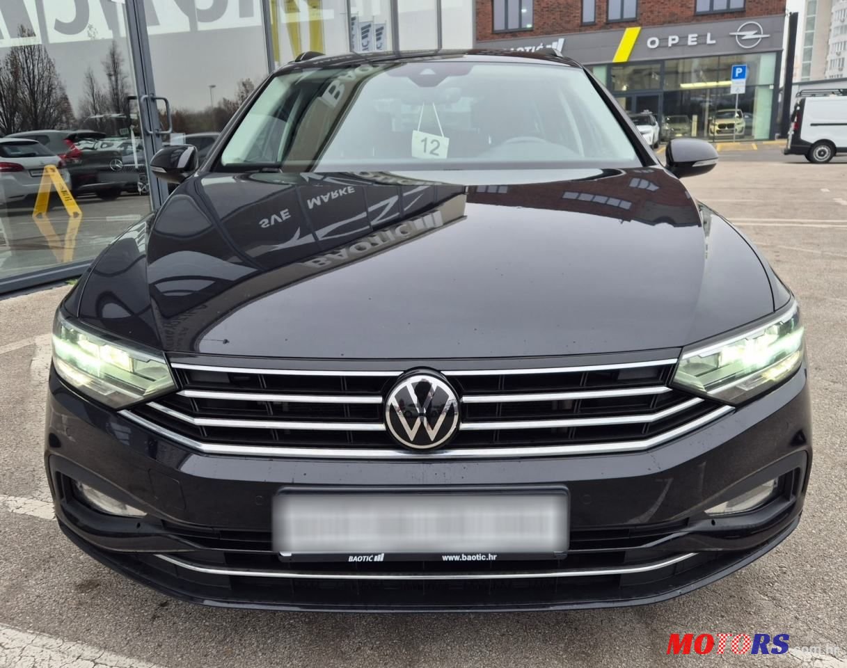 2021' Volkswagen Passat Variant photo #2