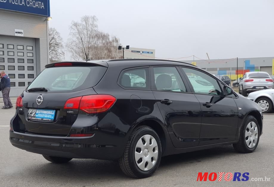 2011' Opel Astra Karavan photo #3