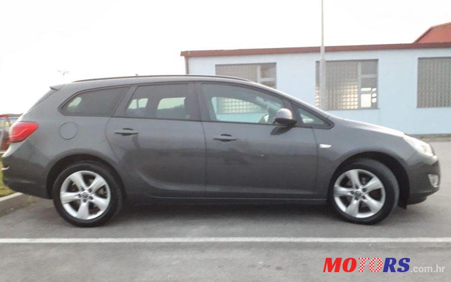 2012' Opel Astra Karavan 2,0 Cdti photo #1