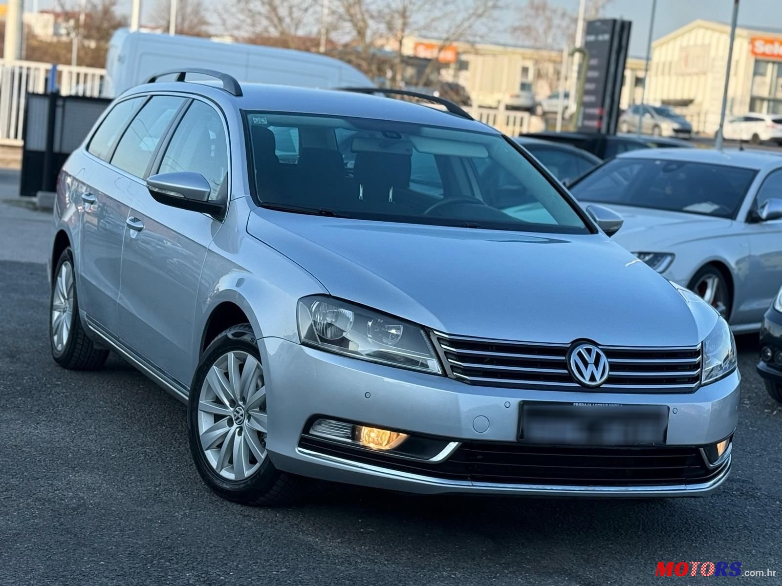 2011' Volkswagen Passat Variant photo #1