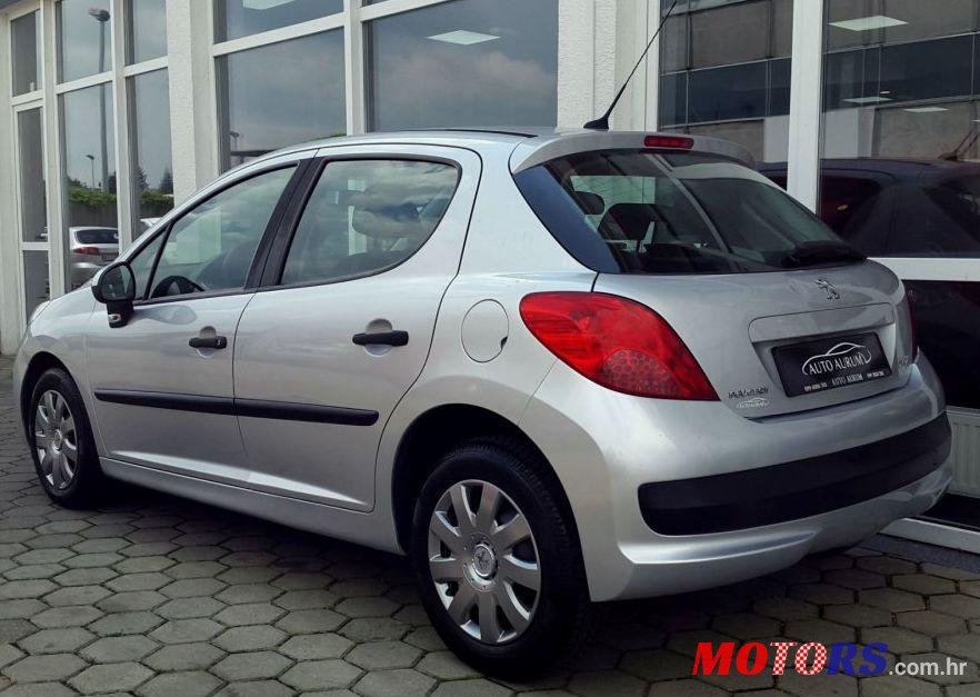 2008' Peugeot 207 1,4 photo #1