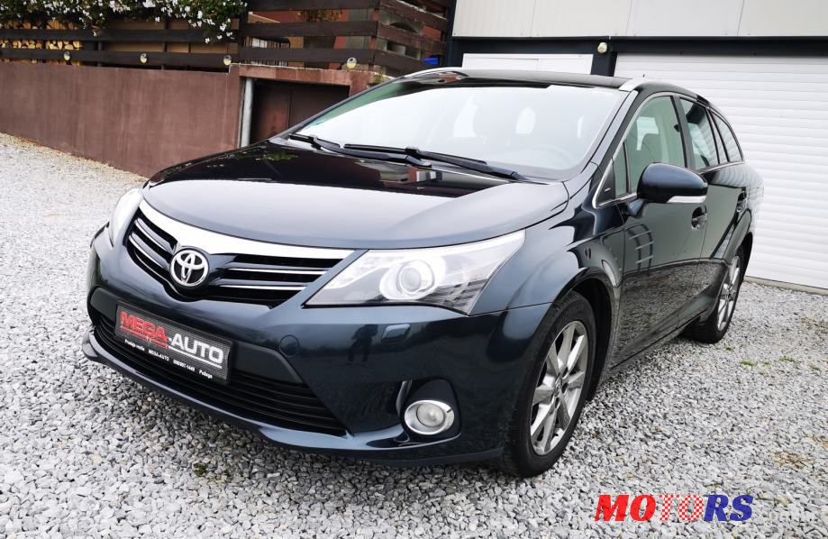 2012' Toyota Avensis Wagon photo #4