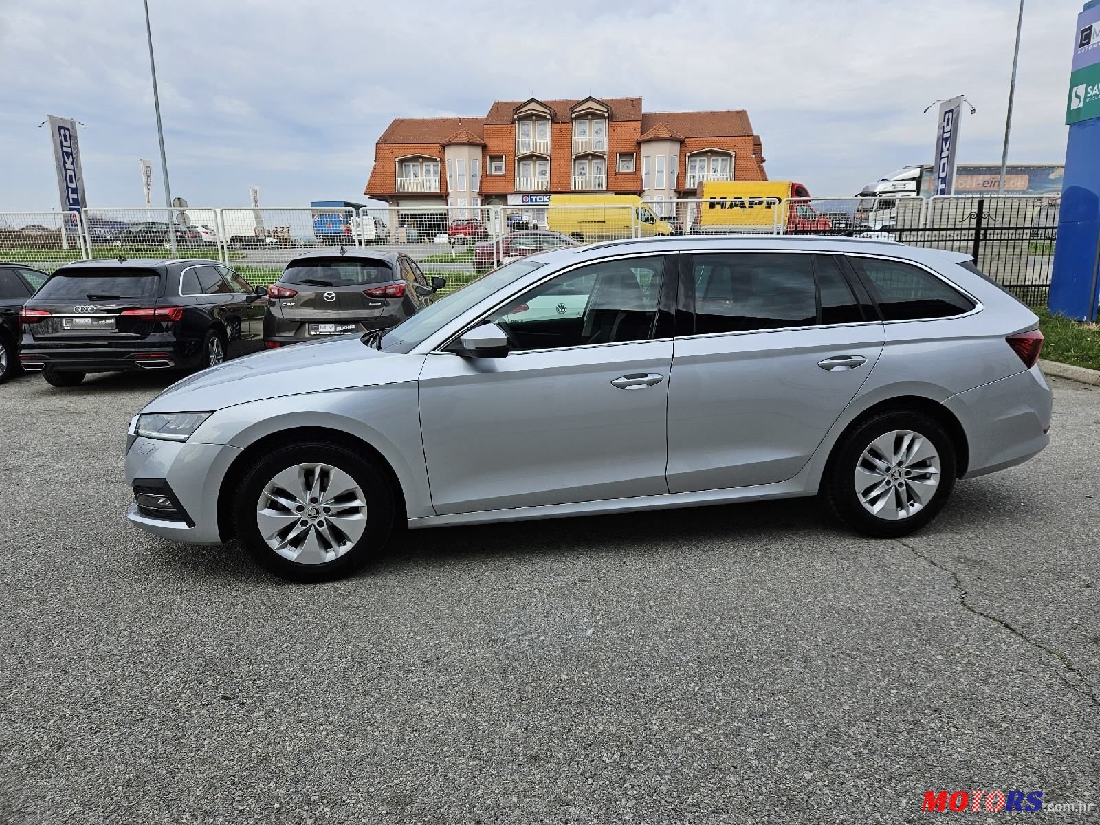 2020' Skoda Octavia Combi photo #3