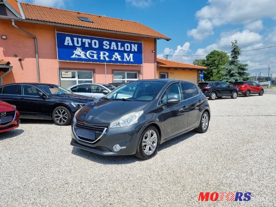 2014' Peugeot 208 1,2 Vti photo #2