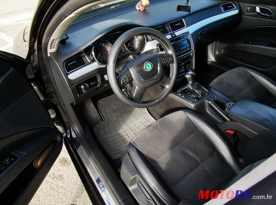 2011' Skoda Superb 2,0 Tdi photo #3
